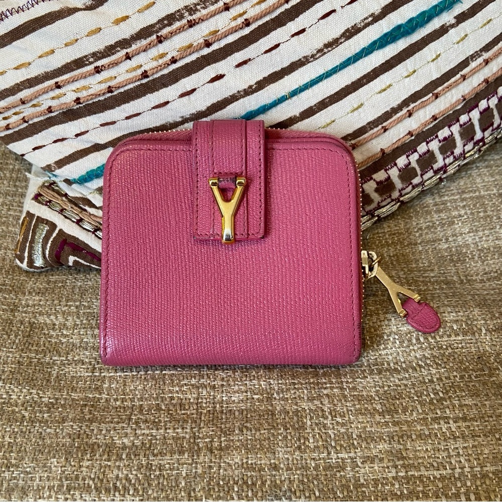 Yves Saint Laurent fuchsia pink leather wallet chic Y buckle